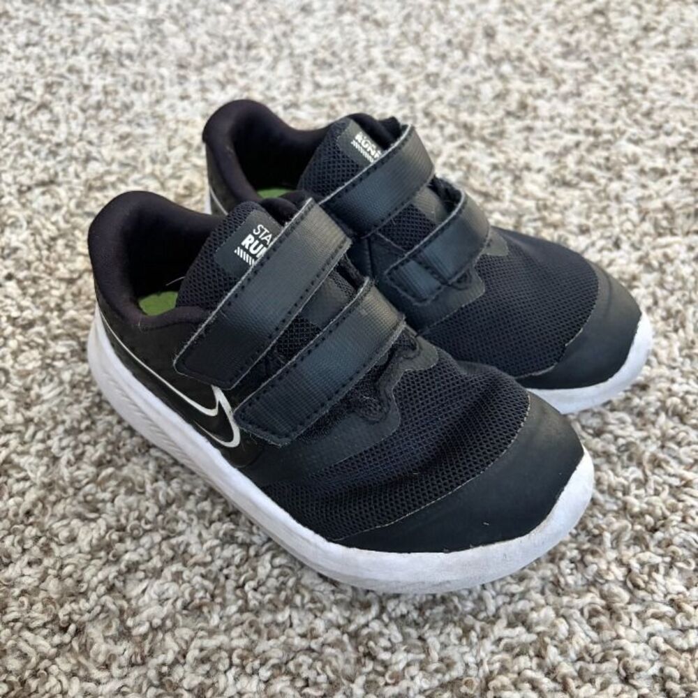 Size 9 / Toddler Boy Nike Sneakers